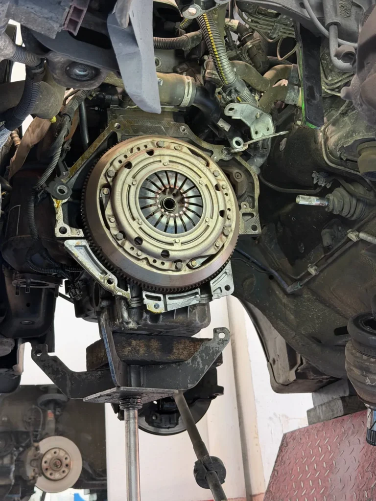 Embrague montado. Conjunto instalado sobre el volante motor.